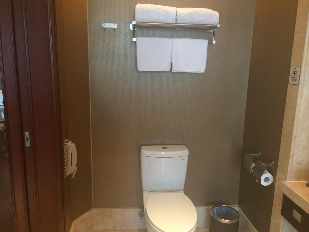 Shenzhen Baoan Royal International Hotel Room photo