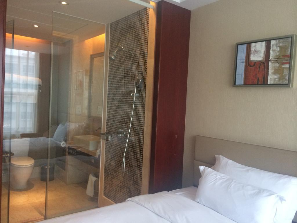 Shenzhen Baoan Royal International Hotel Exterior photo
