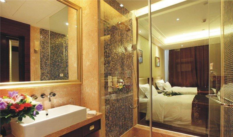 Shenzhen Baoan Royal International Hotel Exterior photo