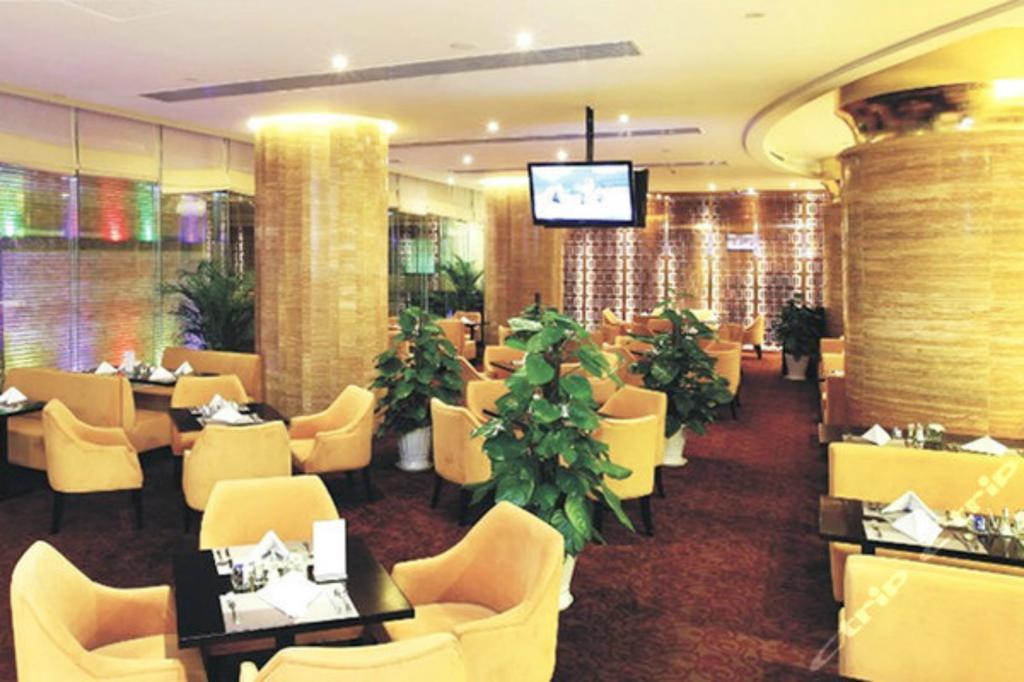 Shenzhen Baoan Royal International Hotel Exterior photo