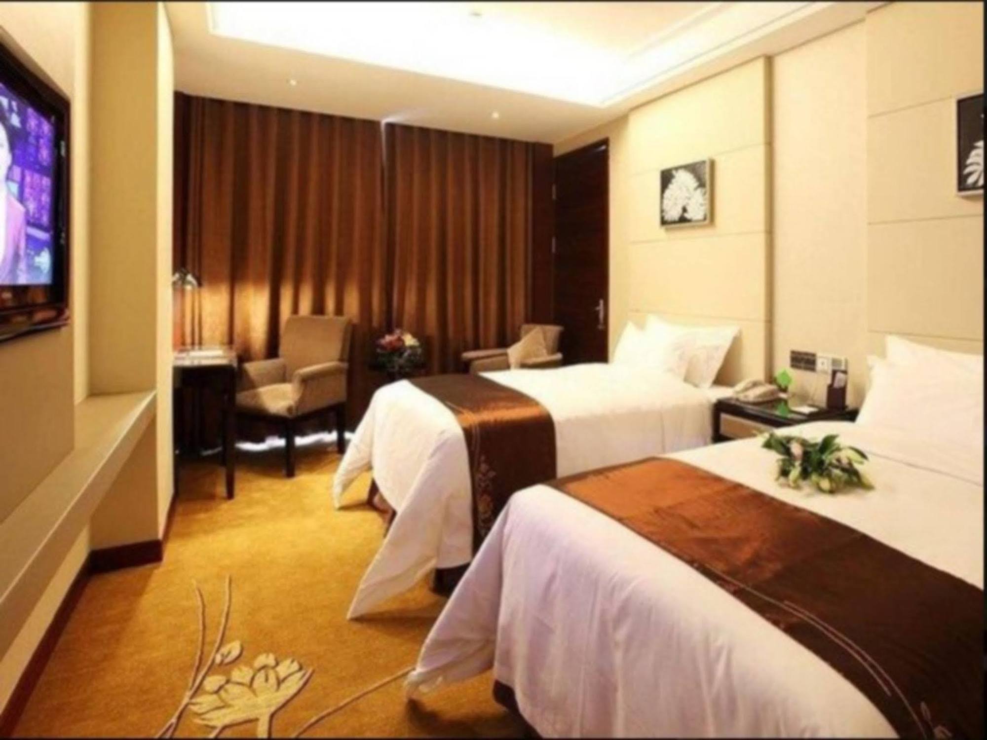 Shenzhen Baoan Royal International Hotel Exterior photo